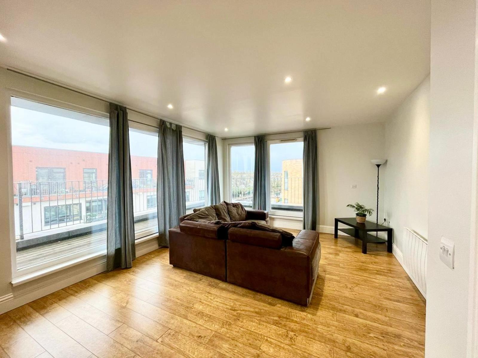London Modern Flat Near Transports Appartement Buitenkant foto